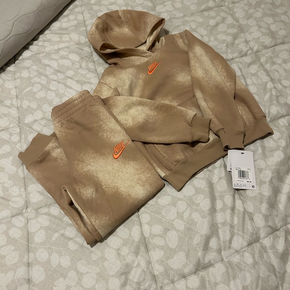 NWT Nike kids Sportswear Lightweight Fleece Pullover Hoodie and Joggers 2-Piece